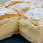 Descubre la receta de una tarta irresistible con hojaldre y crema de vainilla, perfecta para cualquier ocasión.