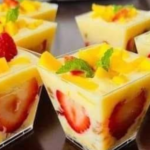 Dulzura tropical express: mousse de mango y fresa en 5 minutos