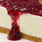 Tarta de queso clásica con mermelada: la receta cremosa y sabrosa