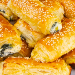 Rollitos de Spanakopita: ¡la receta griega para un sabroso aperitivo!