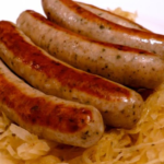 Bratwurst de Turingia con puré de patatas y chucrut: una experiencia culinaria de la región