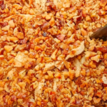 Pastel de manzana sin harina con avena, nueces y albaricoques: una versión más saludable de un postre clásico