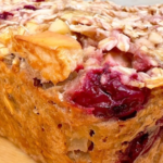 Nutritivo desayuno horneado con avena y frutas