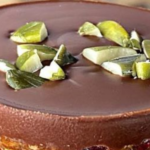 Bocaditos energéticos de dátiles con nueces y chocolate