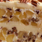 Pastel cremoso de piña y nueces