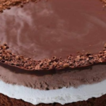 Tarta triple de chocolate: ¡el postre perfecto para cualquier ocasión!