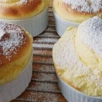 Muffins de tarta de queso rellenos de pudín de vainilla